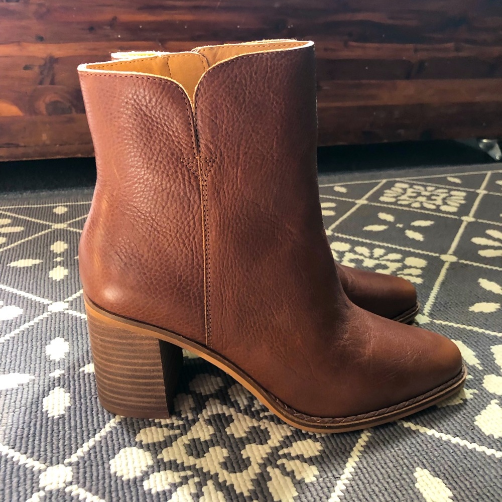 NWOT Lucky Boots, Size 8